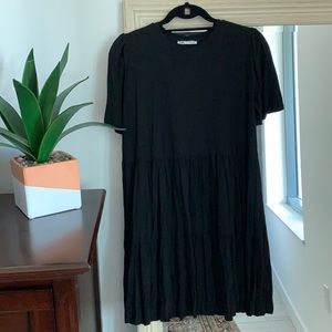 ZARA black wrinkle-effect short sleeve dress (size small) ✨